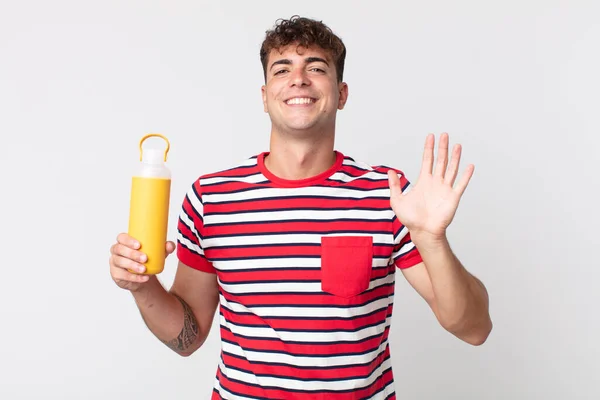 Joven Hombre Guapo Sonriendo Felizmente Saludando Con Mano Dando Bienvenida — Foto de Stock