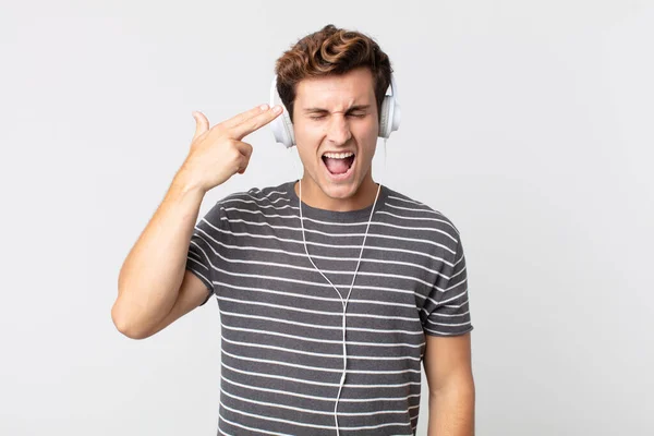 Joven Hombre Guapo Buscando Infeliz Estresado Gesto Suicida Haciendo Señal —  Fotos de Stock