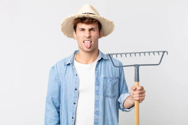 Joven Hombre Guapo Sintiéndose Disgustado Irritado Lengua Hacia Fuera Concepto —  Fotos de Stock