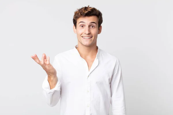 Jovem Homem Bonito Sentindo Feliz Surpreso Alegre Sorrindo Com Atitude — Fotografia de Stock