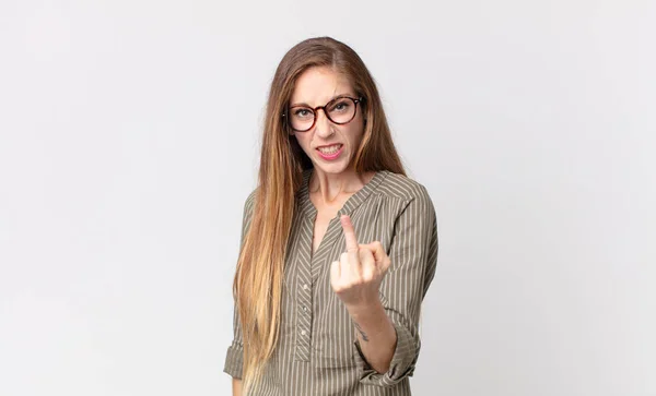 Ziemlich Dünne Frau Die Wütend Genervt Rebellisch Und Aggressiv Ist — Stockfoto