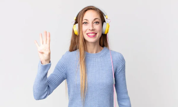 Mulher Bonita Ouvindo Música Fones Ouvido — Fotografia de Stock