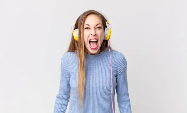 Mujer Bonita Escuchando Música Auriculares —  Fotos de Stock