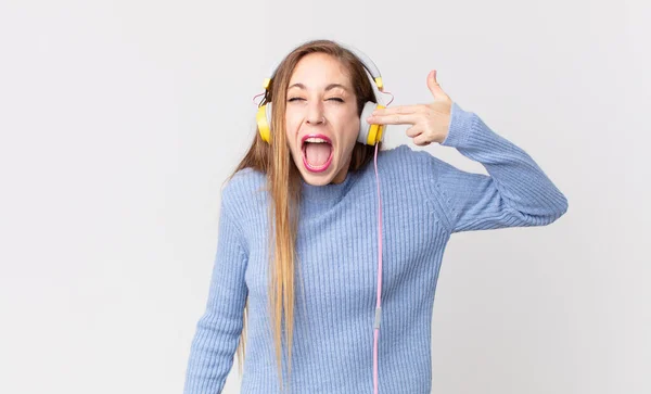 Mooie Vrouw Luisteren Muziek Hoofdtelefoon — Stockfoto