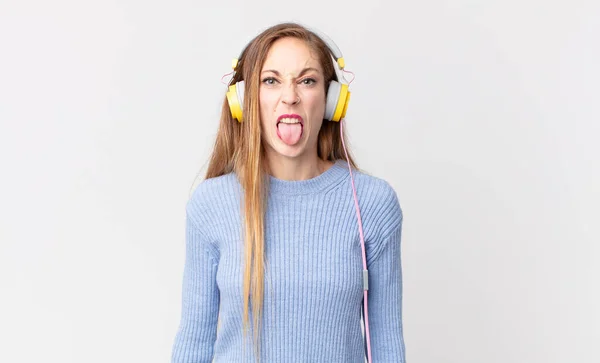 Mujer Bonita Escuchando Música Auriculares — Foto de Stock