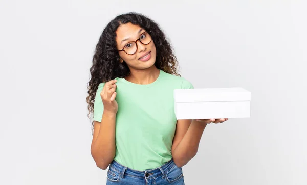 Hispanic Mooie Vrouw Zoek Arrogant Succesvol Positief Trots Met Een — Stockfoto