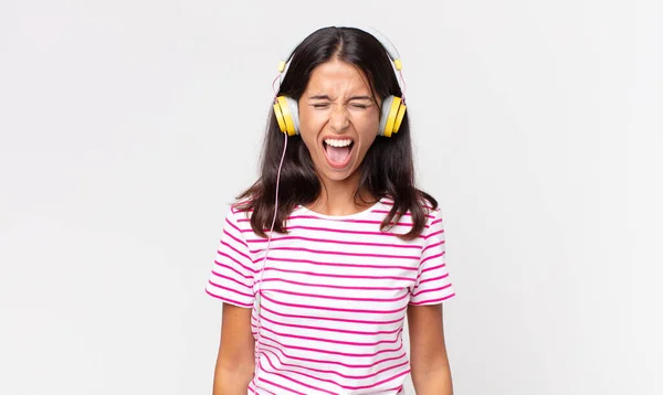 Young Hispanic Woman Shouting Aggressively Looking Very Angry Listening Music — Stock Photo, Image