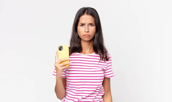 Mujer Hispana Joven Sintiéndose Triste Molesta Enojada Mirando Hacia Lado —  Fotos de Stock