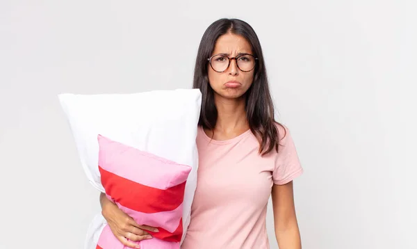 Joven Mujer Hispana Sintiéndose Triste Llorona Con Una Mirada Infeliz — Foto de Stock