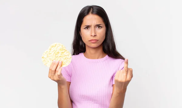 Jonge Spaanse Vrouw Die Zich Boos Geïrriteerd Opstandig Agressief Voelt — Stockfoto