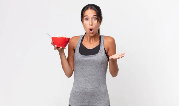 Young Hispanic Woman Amazed Shocked Astonished Unbelievable Surprise Fitness Diet — Stock Photo, Image