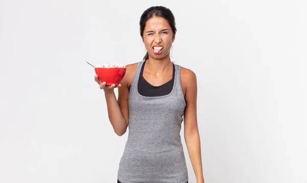 Junge Hispanische Frau Angewidert Und Irritiert Und Zunge Heraus Fitness — Stockfoto