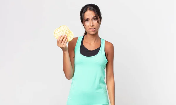 Young Hispanic Woman Looking Puzzled Confused Fitness Diet Concept — Stock Photo, Image