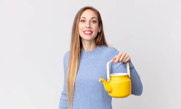 Mooie Dunne Vrouw Met Een Theepot — Stockfoto