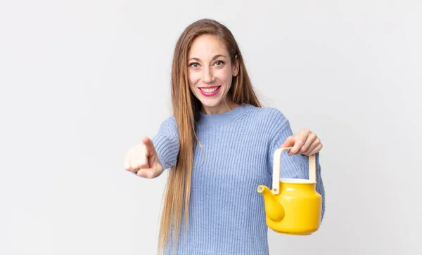 Mooie Dunne Vrouw Met Een Theepot — Stockfoto