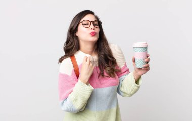 Güzel bir kadın stresli, endişeli, yorgun ve hayal kırıklığına uğramış hissediyor. öğrenci konsepti