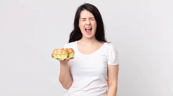 Mooie Vrouw Schreeuwen Agressief Kijken Erg Boos Het Vasthouden Van — Stockfoto