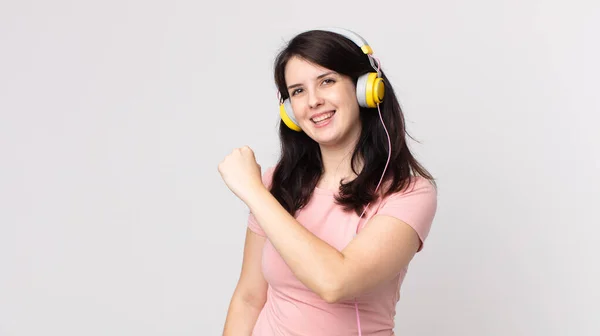 Pretty Woman Feeling Happy Facing Challenge Celebrating Listening Music Headphones — Stock Photo, Image