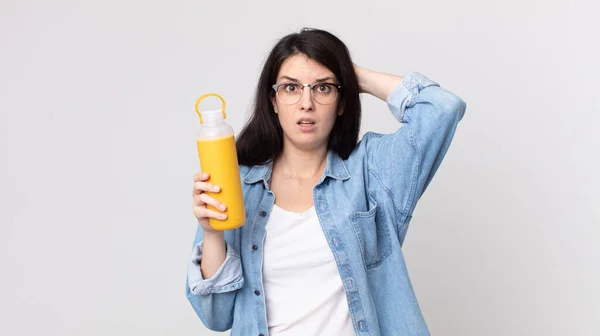 Vacker Kvinna Känner Sig Stressad Orolig Eller Rädd Med Händerna — Stockfoto