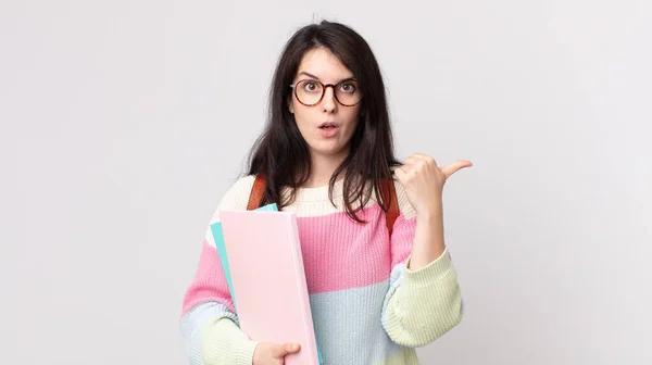 Mulher Bonita Que Parece Espantada Com Descrença Conceito Estudante Universitário — Fotografia de Stock