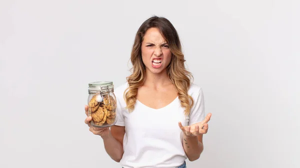 Vrij Dun Vrouw Zoek Boos Geïrriteerd Gefrustreerd Het Houden Van — Stockfoto