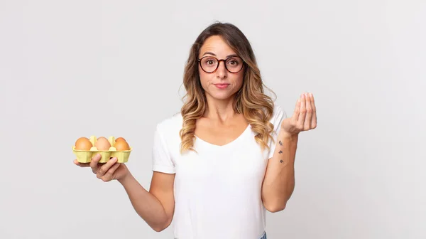 Una Donna Piuttosto Magra Che Capriccio Gesto Denaro Dicendoti Pagare — Foto Stock