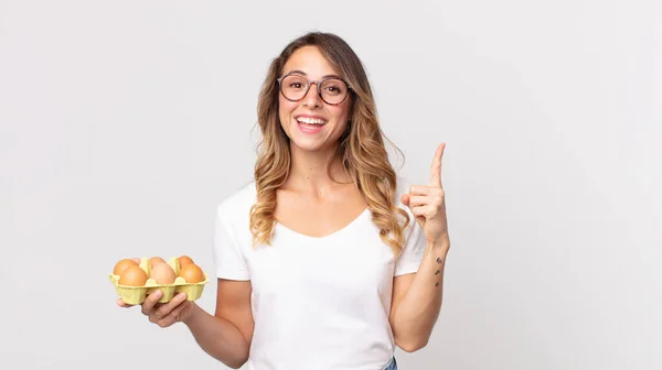 Mulher Muito Magra Sentindo Como Gênio Feliz Animado Depois Perceber — Fotografia de Stock