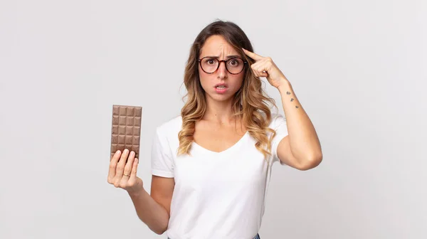 Ziemlich Dünne Frau Die Überrascht Aussieht Einen Neuen Gedanken Eine — Stockfoto