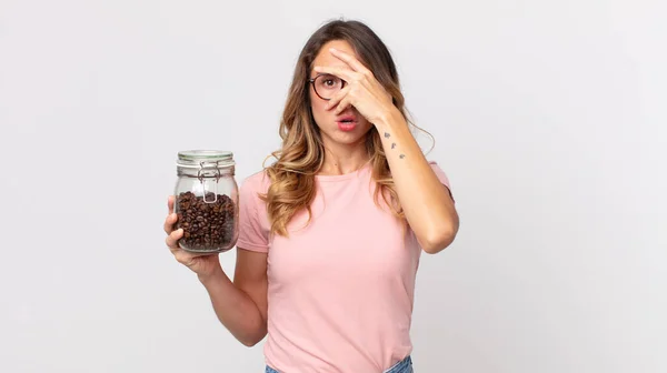 Ziemlich Dünne Frau Die Schockiert Verängstigt Oder Verängstigt Aussieht Das — Stockfoto