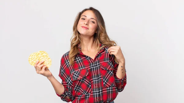 Mujer Bastante Delgada Con Aspecto Arrogante Exitoso Positivo Orgulloso Celebración —  Fotos de Stock