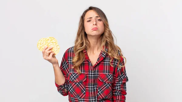 Mujer Bastante Delgada Sintiéndose Triste Quejumbrosa Con Una Mirada Infeliz — Foto de Stock