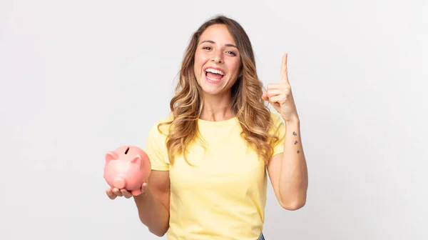 Mujer Bastante Delgada Sintiéndose Como Genio Feliz Emocionado Después Darse — Foto de Stock