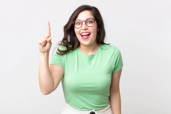 Mujer Bonita Sintiéndose Como Genio Feliz Emocionado Después Darse Cuenta —  Fotos de Stock