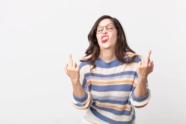 Mulher Bonita Sentindo Provocante Agressivo Obsceno Lançando Dedo Médio Com — Fotografia de Stock