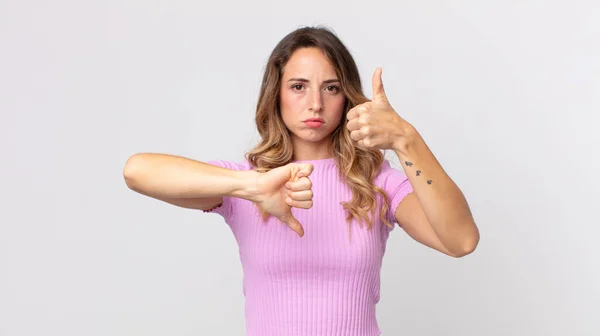 Mulher Muito Magra Sentindo Confuso Sem Noção Inseguro Ponderando Bom — Fotografia de Stock