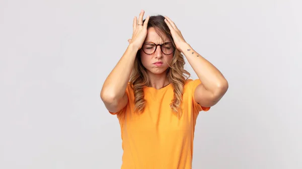 Femme Assez Mince Sentant Stressée Anxieuse Déprimée Frustrée Par Mal — Photo