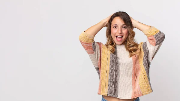 Mujer Bastante Delgada Buscando Feliz Despreocupada Amigable Relajada Disfrutando Vida — Foto de Stock