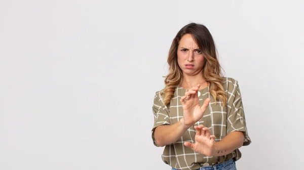 Pretty Thin Woman Feeling Disgusted Nauseous Backing Away Something Nasty — Stock Photo, Image