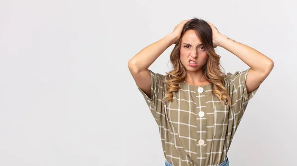 Ganska Tunn Kvinna Känsla Frustrerad Och Irriterad Trött Misslyckande Trött — Stockfoto