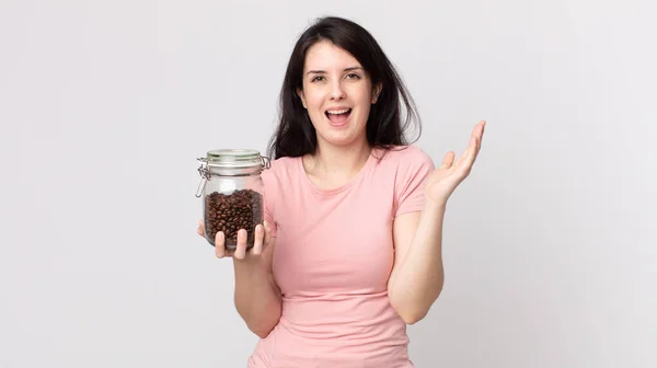 Pretty Woman Feeling Happy Astonished Something Unbelievable Holding Coffee Beans — Stock Photo, Image