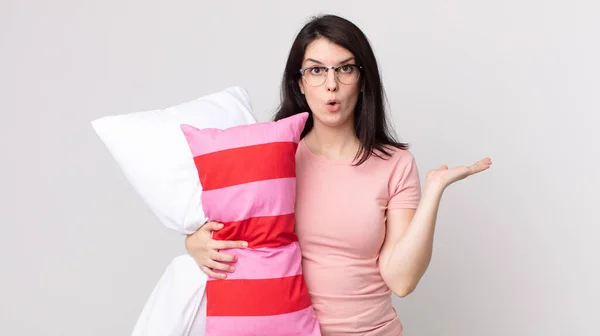 Pretty Woman Looking Surprised Shocked Jaw Dropped Holding Object Wearing — Stock Photo, Image