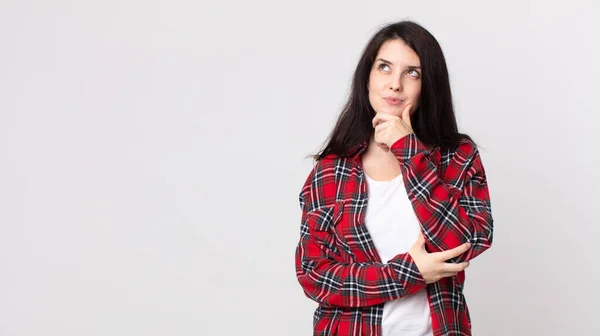 Jolie Femme Sentant Réfléchie Demandant Imaginant Des Idées Rêvant Regardant — Photo