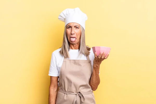 Mulher Chef Meia Idade Sentindo Enojado Irritado Furando Língua Para — Fotografia de Stock