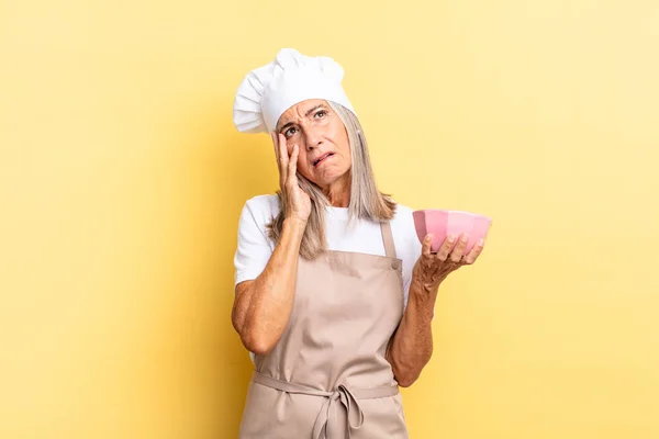 Mulher Chef Meia Idade Sentindo Entediado Frustrado Sonolento Depois Uma — Fotografia de Stock