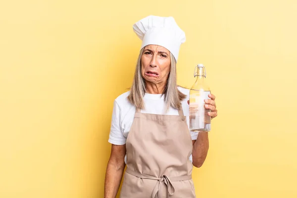 Mulher Chef Meia Idade Sentindo Triste Choramingas Com Olhar Infeliz — Fotografia de Stock