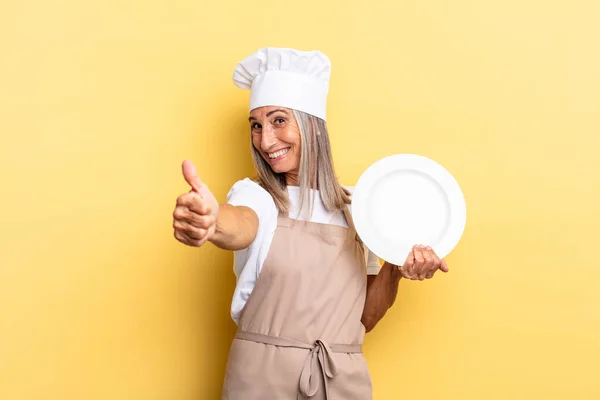 Köchin Mittleren Alters Die Stolz Unbeschwert Selbstbewusst Und Glücklich Ist — Stockfoto