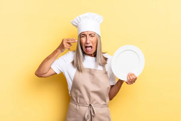 Mulher Chef Meia Idade Olhando Infeliz Estressado Gesto Suicida Fazendo — Fotografia de Stock