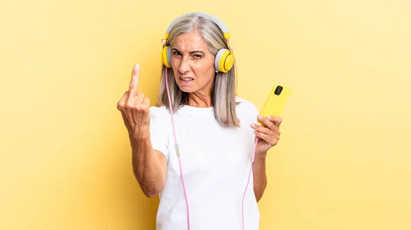 Zich Boos Geïrriteerd Opstandig Agressief Voelen Middelvinger Omdraaien Terugvechten Met — Stockfoto