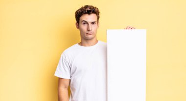 Üzgün, üzgün ya da kızgın hissediyorum ve olumsuz bir tavır takınıp, anlaşmazlık içinde somurtuyorum. boş tuval kavramı