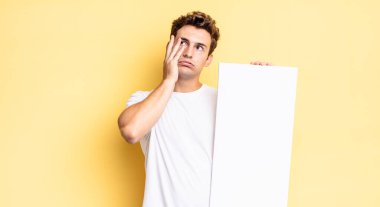 Sıkıldım, hayal kırıklığına uğradım ve uykum geldi. Yorucu, sıkıcı ve can sıkıcı bir işten sonra, el ele tutuşarak. boş tuval kavramı